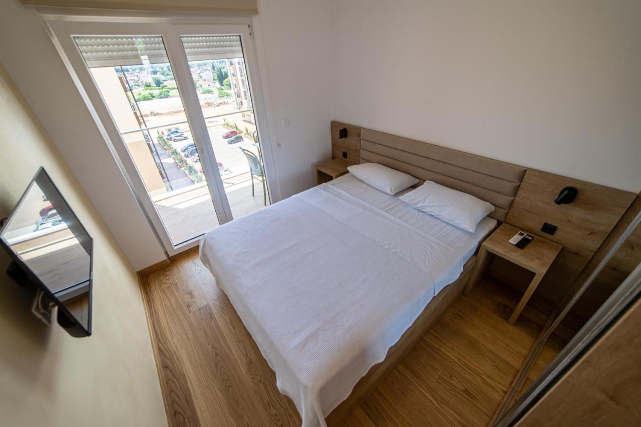 Apart Kraft Podgorica Exteriör bild