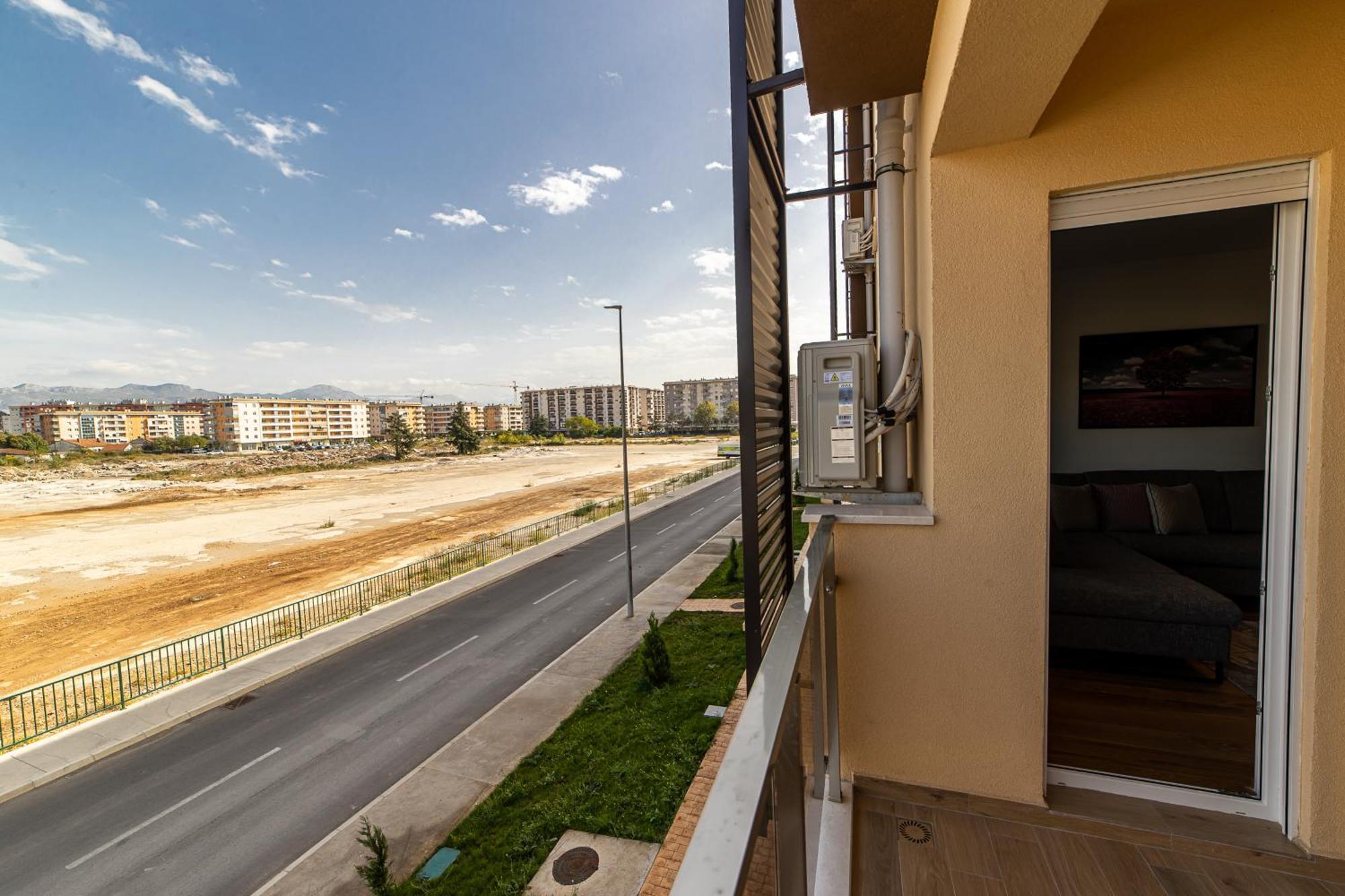 Apart Kraft Podgorica Exteriör bild